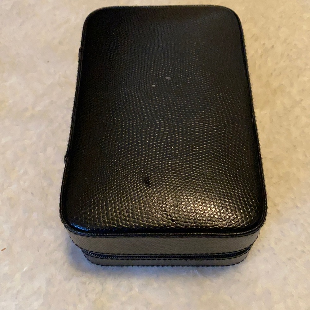 Jeun Bang travel jewelry case